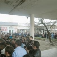 Mii de oameni isi incearca norocul la Ford