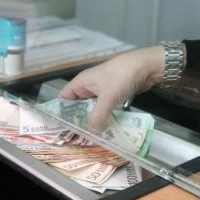 EURIBOR scade ratele, euro le umfla