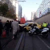 Un taximetrist nu s-a asigurat si a intrat cu Loganul in tramvai