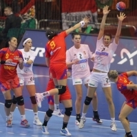 Campionatul mondial de handbal feminin 2013: Romania a invins Ungaria cu 21 - 17