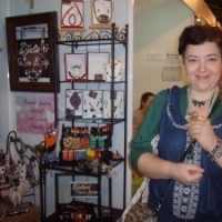 Roxana Ion: "De ani de zile ma ocup de bijuterii hand-made!"