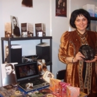 CD-urile actritei Manuela Golescu, la targul de la Sala Dalles