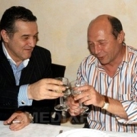 Gigi Becali il roaga pe presedintele Basescu sa-l gratieze de Paste
