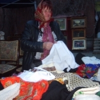 Vera Andronic din Suceava: "Ii traditionale, bundite si chimir din margele, la Piata Taraneasca"