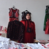 Maria Sallai din judetul Cluj: "Broderii, bluze traditionale si tesaturi din bumbac!"