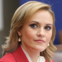 Indemnul senatoarei Gabriela Firea pentru colegii din opozitie