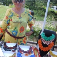 Luminita Popescu: "Podoabe handmade din piele, la targul traditional organizat in curtea Muzeului Taranului Roman!"
