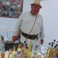 Palinca de mere, de prune si de gutui, la standul lui Florin Chise