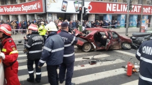 Accident rutier in Piata Romana, soldat cu 2 morti, 3 raniti si 3 masini facute praf