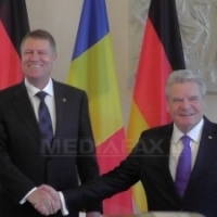 Presedintele Klaus Iohannis a fost primit de omologul sau german, Joachim Gauck, la Palatul Prezidential din Berlin