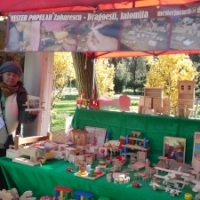 Corneliu Zaharescu, mester popular din Dragoesti, Ialomita: "Din 2012 lucrez jucarii din lemn!"