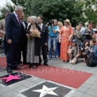 Primarul general Sorin Oprescu i-a omagiat cu stele pe Aleea Celebritatilor pe actorii Valeria Seciu, Ion Besoiu si Rodica Mandache