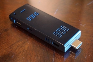 Cel mai mic computer din lume masoara 10 cm: IntelR Compute Stick