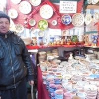 Constantin Mischiu din Horezu, Valcea: "Strainii cumpara farfurii mari din ceramica de Horezu!"