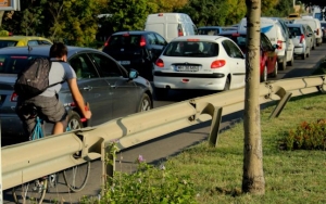 Studiu: Biciclistii isi risca sanatatea si chiar viata din cauza gradului inalt de poluare provocat de traficul auto