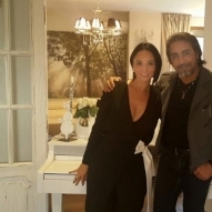 Andreea Marin s-a pozat alaturi de un barbat misterios