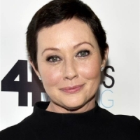 In asteptarea vindecarii: Shannen Doherty arata magnific