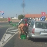 Un TIR cu bere s-a rasturnat pe DN 79