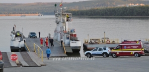 Un tir condus de un sofer bulgar a cazut in Dunare de pe ferry-boat-ul de la punctul de trecere dintre Chiciu si Ostrov