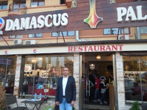 Hasan Atmeh, un om de afaceri sirian care s-a stabilit la Bucuresti, pentru ca iubeste Romania
