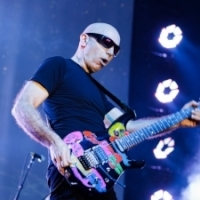 Reputatul chitarist Joe Satriani revine pe 25 iulie in Romania