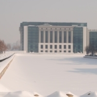 Cine va opreste sa mergeti la superba Biblioteca Nationala?