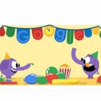 Ajunul Anului Nou este marcat de Google cu un doodle in care  un elefant umfla baloane iar alt elefant le inghite