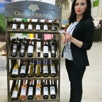 Aura Radu, Sales Manager la crama Viisoara, la Targul de Turism de la Romexpo