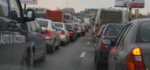 Trafic auto infernal in Bucuresti : Restrictii, rute deviate, accidente, indisciplina, circulatie bara la bara