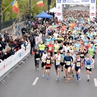 Aproximativ 7.000 de alergatori au luat startul la cea de-a patra ediÈ›ie a 
UNIQA Asigurari Bucharest 10k&FAMILY RUN