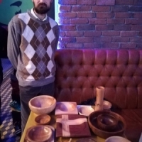 Andrei Cucos, de la Lemn cu Dor, creeaza obiecte decorative din lemn, lucrate de mana, la strung