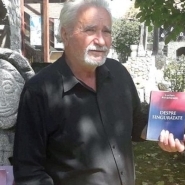 Poetul Lucian Avramescu e coplesit de lumina prieteniei care se revarsa asupra sa din partea prietenilor si admiratorilor!
