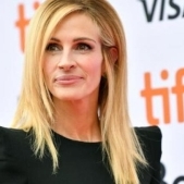 Cum reuseste Julia Roberts sa para cu 20 de ani mai tanara?