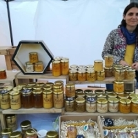 Ramona Popoiu-Popescu, detinatoarea brandului apicol Regina, la Targul Piata Taraneasca de la MTR