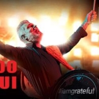 Artistul Damian Draghici a cantat de ziua sa din balonul blocului in care locuieste
