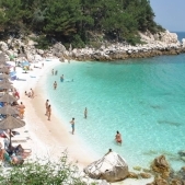 Turistii romani povestesc cum este vacanta in insula Thasos din Grecia