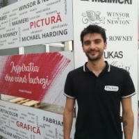 Alin Ionescu personalizeaza tenisi, face tablouri la comanda si, mai nou, se ocupa de arta digitala