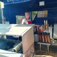 Kurtos kolacs cu nuca, de la Bartha Kurtoshaz din Harghita, cel mai cautat la targul Piata Taraneasca