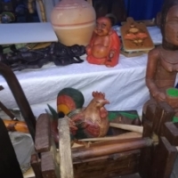 Obiecte de arta africana, la standul Corinei si al sotului ei