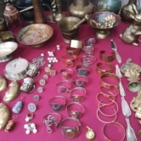 Constantin Marian, colectionar: Am adus bijuterii din argint si vase din alama argintate, la targul de la MTR!