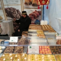 Valentin Dinca: Corabioare cu curmale, la Delicii traditionale, la Piata taraneasca din curtea MTR
