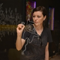 Galeria SENSO se redeschide cu IPOSTAZE TULBURATOARE, expozitia artistei Ana Stefania Andronic BUZU