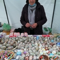 Ileana Hotopila din judetul Suceava lucreaza oua incondeiate