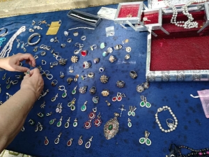 Claudia Bureata: Am venit cu bijuterii din argint 925, cu smaralde, rubine si pietre naturale
