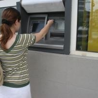 Cardul de credit, avantajos pentru cumparaturi