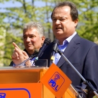 Blaga, Mitrea, Buruiana si Vadim Tudor - in topul absenteismului in Parlament, potrivit IPP