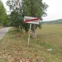 Saracie la gunoi