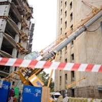 O macara a cazut peste sediul Ministerului Transporturilor si Infrastructurii