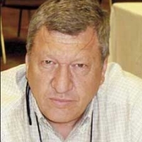 Autor cu greutate: Nastase a scris doua carti care cantaresc 2,5 kg
