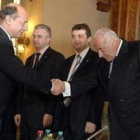 Dan Voiculescu: O nuca tare pentru Traian Basescu!